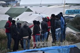 Pháp đưa hơn 2.000 người tị nạn ra khỏi trại Calais